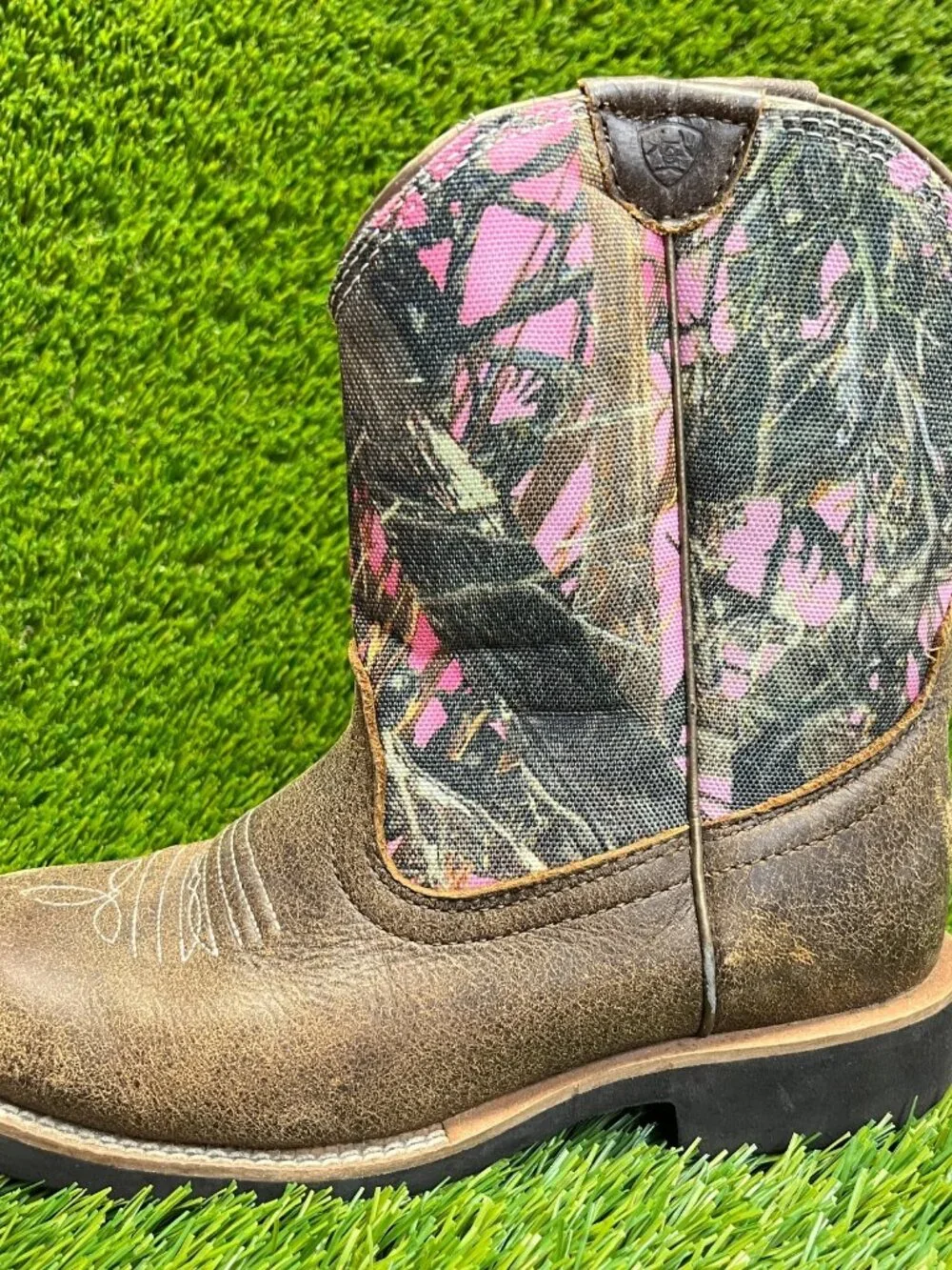 Ariat please review